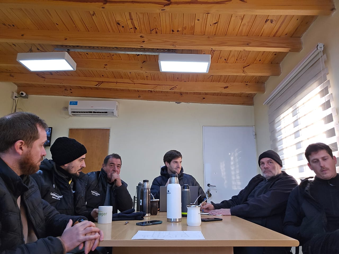 socios lumager en reunion de directivos